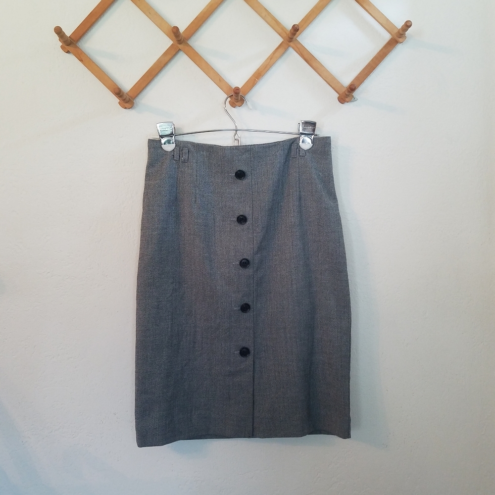 Womens Casual Knee Length Skirt Lined Faux Button Front Sz 6 H&M.